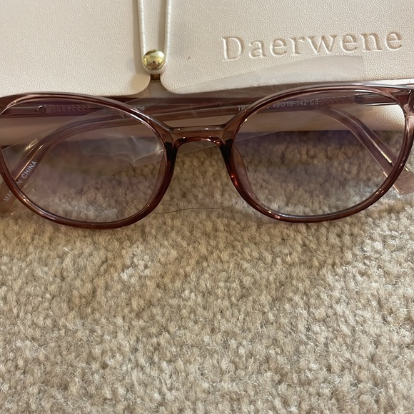 Rounded tinted pink glasses with case - Picture 2 of 4